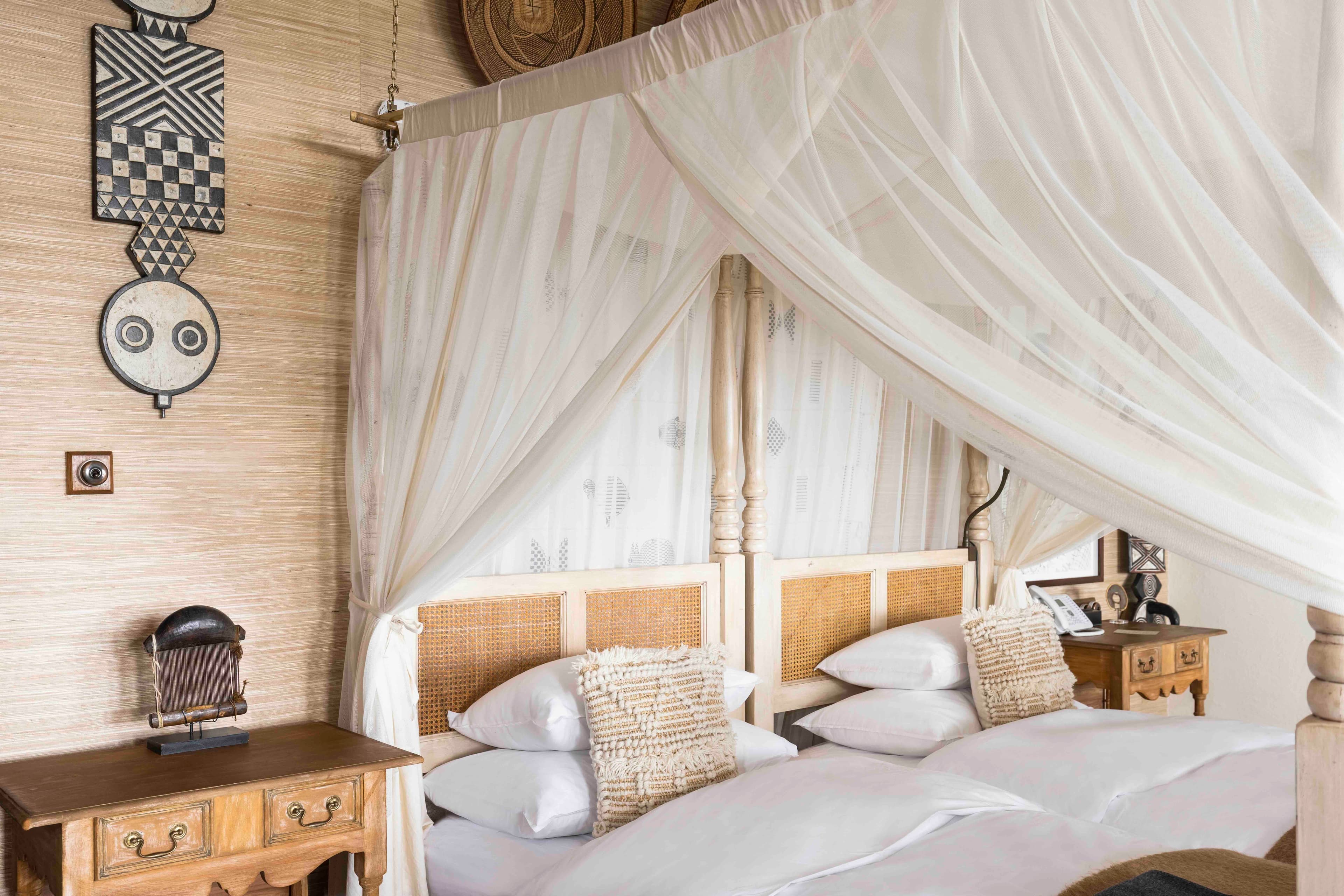 Sasakwa bedroom